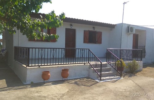 Katakolo House | Pet-Friendly Retreat at Katina House - Guest Rated 8/10