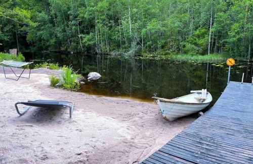 Renko Villa | Idyllic Katiskosken Joenrantamökki with Private Beach & Hot Tub