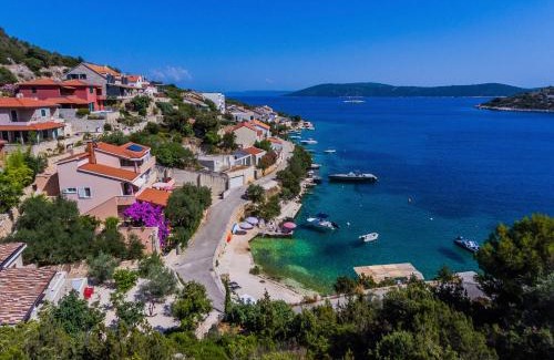 Vinisce House | Family-Friendly Katja in Vinišće - Rated 10/10 by Guests
