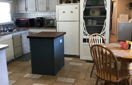 Scranton House | Discover Kat’s Get-a-Way with Lake Views in Scranton, AR