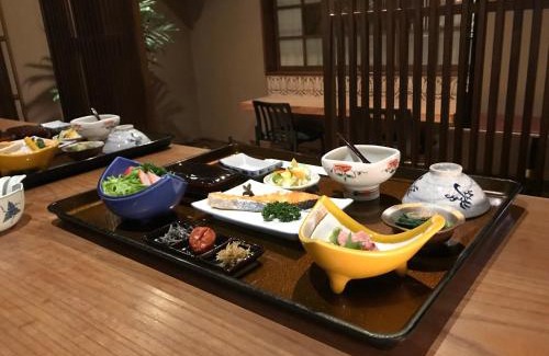 Tsubata Hotel | Inviting Katsuzakikan: Family-Friendly with Hot Tub Relaxation