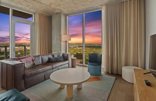 Rainey Street Historic District House | Katy at the Rainey District Upscale Austin Condo