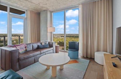 Rainey Street Historic District House | Katy at the Rainey District Upscale Austin Condo