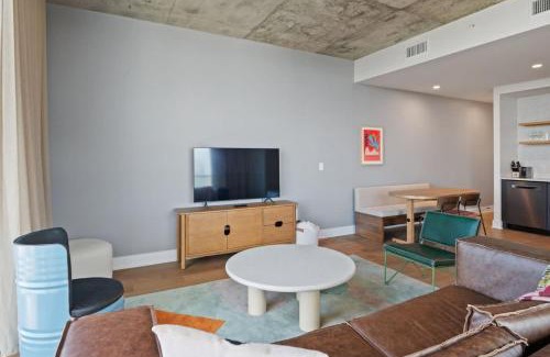 Rainey Street Historic District House | Katy at the Rainey District Upscale Austin Condo