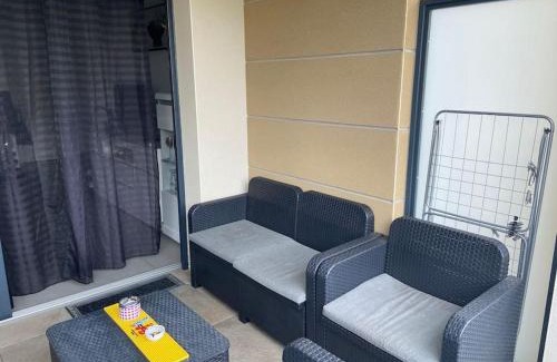 Tournon-sur-Rhone Apartment | Cozy Katy: Oceanfront Retreat with Pet-Friendly Perks