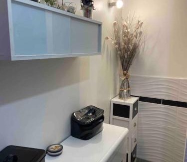 Tournon-sur-Rhone Apartment | Cozy Katy: Oceanfront Retreat with Pet-Friendly Perks