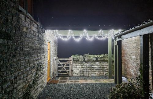 Lower Godney House | Pet-Friendly Katy: Rated 10/10 for Family Fun