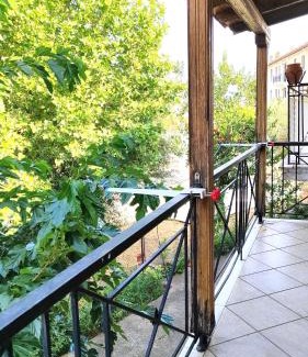 Amphipolis Apartment | Welcoming Katy's Home: Pet-Friendly Family Retreat