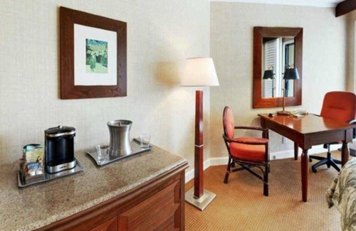 Hanamaulu House | Beachfront Kauai Resort with Pool and Kitchen Amenities