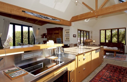 Taupo Cottage | Experience Kauawhi Lodge: Oceanfront Holiday Home Escape