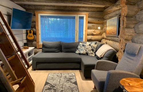Akaslompolo Apartment | Discover Kaupinpirtti: Pet-Friendly Log Cabin with Scenic Views