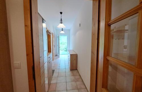 Fotschach Apartment | Pet-Friendly Kauschlerhof: Relax by the Pool & Ocean