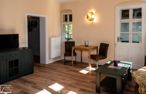 Gablenz Apartment | Discover Kavalierhaus in Rhododendronpark, Rated 9/10