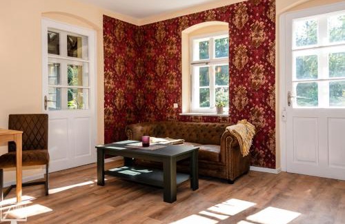 Gablenz Apartment | Discover Kavalierhaus in Rhododendronpark, Rated 9/10