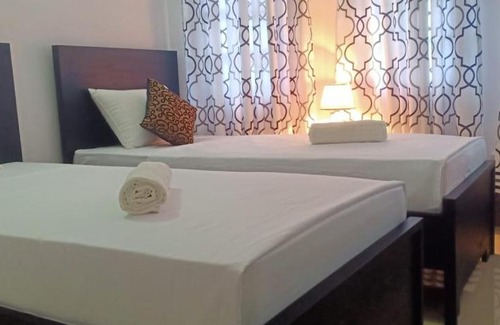 Seeduwa - Katunayake Hotel | Budget-Friendly Stay at Kavee Transit Hotel with Breakfast