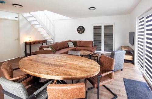 Den Oever House | Discover Kavel 11: Family-Friendly Getaway with Top Ratings