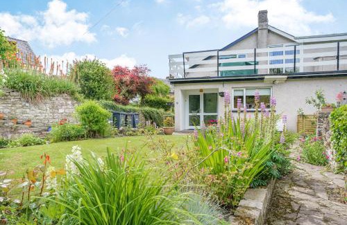 Glangrwyney House | Discover Kavieng: 4-Star Family & Pet Friendly Retreat