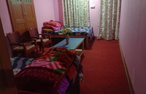 Champawat House | Cozy Kavya Home Stay with Pool and Pet-Friendly Amenities
