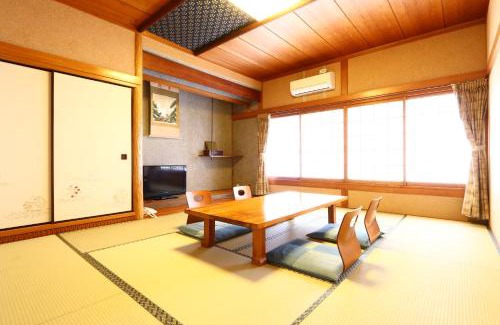 Kamizaki Hotel | Discover Kawachiya Ryokan: Family Friendly Retreat