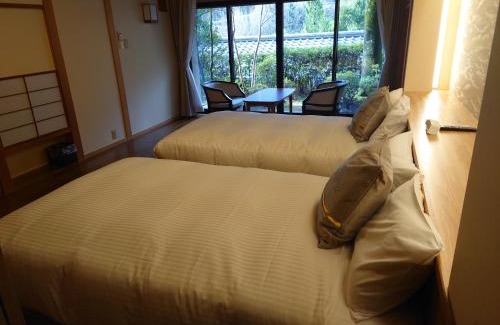 Gero Onsen Hotel | Discover Kawakamiya Kasuitei: Rated 9.3 with Hot Tub Access