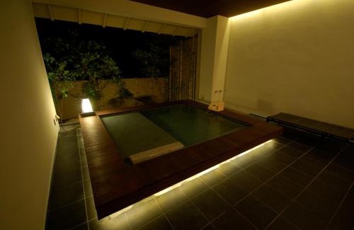 Kawayu Hot Springs Hotel | Relax at Kawayu Onsen Fujiya with Hot Tub Retreat