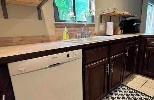 Bay City House | Pet-Friendly Kawkawlin River Home with Perfect 10 Rating