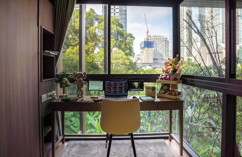 Khlong Tan Apartment | Kaws-Themed 5-Star Luxury Apt/King Bed l Thong Lor