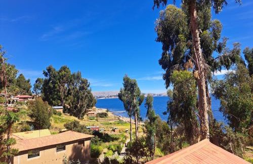Isla Amantani Cabin | Cozy Kawsay Wasi Lodge - Family-Friendly with Dining Options