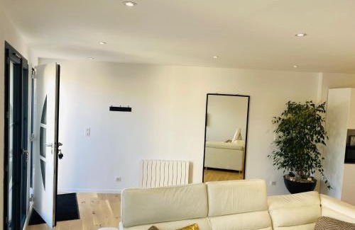 Bonlier House | Convenient Stay at Kay DouDou, 3 Minutes from Airport