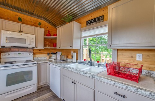 Rogersville Cabin | Pet-Friendly Kay's Cabin at Peaceful Acres - 10/10 Rating