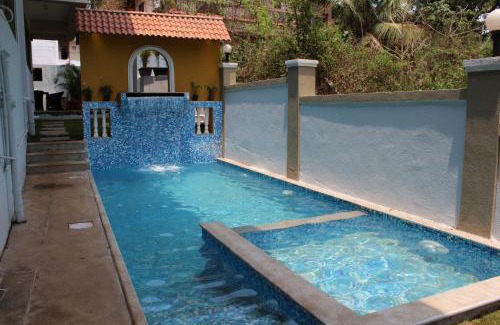 Saunta Vaddo Hotel | Family-Friendly Kay's Riverview Resort with Pool & Breakfast