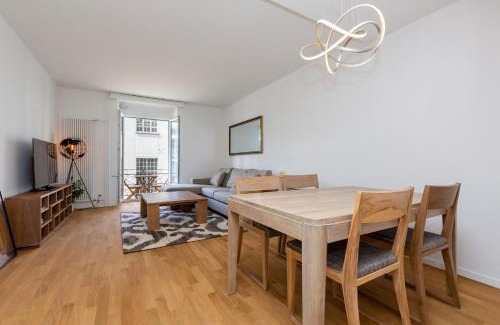 Werd Apartment | Modern KAYA Zurich Apartment 2A - Downtown with Balcony