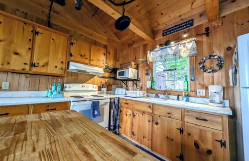 Sullivan House | Kayak Cabin on Flanders Pond