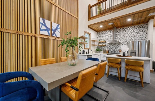 Broken Bow House | Elegant Cabin Retreat with Hot Tub & Pond Access for Pets