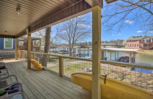 Piney House | Scenic Waterfront Hot Springs Home with Kayaks & Spa Access