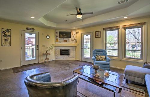 Piney House | Scenic Waterfront Hot Springs Home with Kayaks & Spa Access