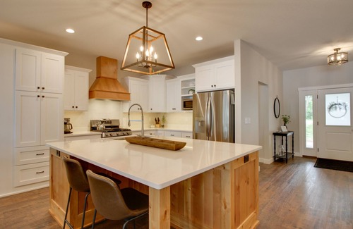 Alexandria Cottage | Lakefront Escape in Alexandria with Kayaks and Ocean Views