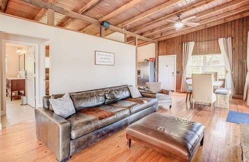 Dade City House | Dog-Friendly Lakehouse with Pool, Spa & Kayaks Await!