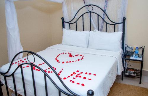 Msasani Bed & Breakfast | Discover KAYS LODGE: Family-Friendly with Top Ratings