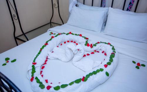 Msasani Bed & Breakfast | Discover KAYS LODGE: Family-Friendly with Top Ratings