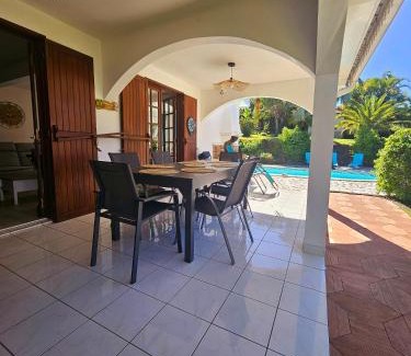 Petite-Ile Villa | Relax at Kaz Ô Flambloyant: Private Pool & Oceanfront Beauty