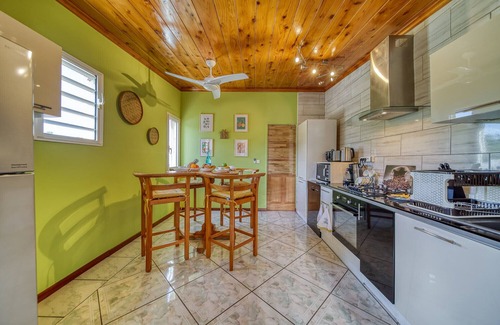 Etang Sale Les Bains Apartment | Comfortable Kaz Latania Apartment with Spa & Breakfast