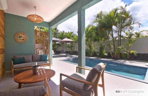 Etang Sale Les Bains Villa | Experience Kaz Vavang Villa: 4-Star Poolside Retreat