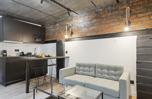 Maisons-Alfort Apartment | Experience KAZA BELLA: Cozy Home with Garden & Jacuzzi