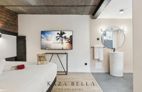 Maisons-Alfort Apartment | Experience KAZA BELLA: Cozy Home with Garden & Jacuzzi