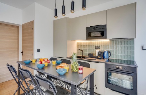 Maisons-Alfort Apartment | Modern Alfort 8 Flat with Child-Friendly Amenities