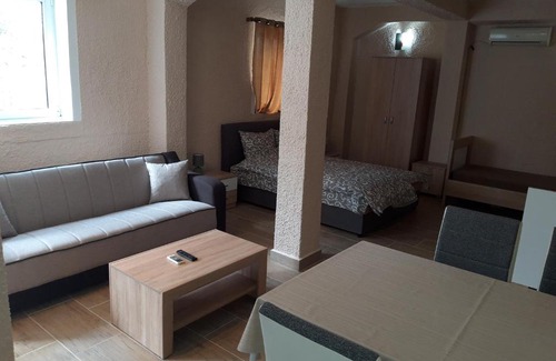 Goricani House | Pet-Friendly Kazablanka Rooms with Oceanfront Views