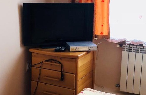 Yaremche Cabin | Pet-Friendly Kazka: Family Retreat with Hot Tub & Kitchen