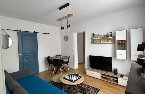 Le Kremlin-Bicetre Apartment | Strategic Location Near Métro 14 & 7 with Free Parking