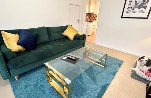 Horsham House | Pet-Friendly KB51: Cozy 2-Bed House Near London & Brighton